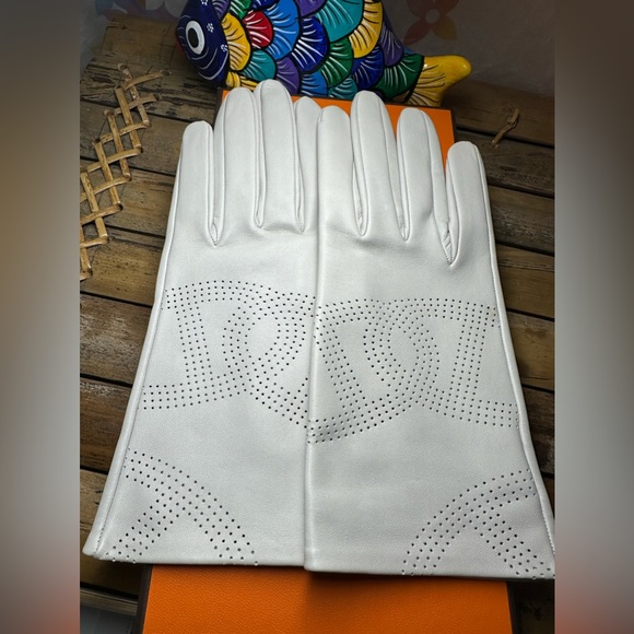 🐳 Hermès leather gloves in Gris Perle in Lambskin size 7.5 - Picture 2 of 14